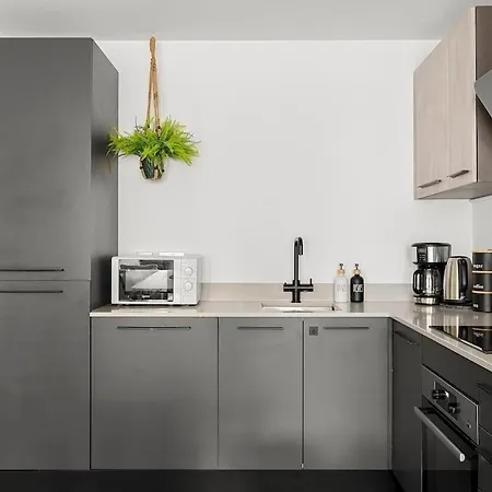 Heart Of Retreat, 2br Near Shambles, Free Parking & Gym, Centre Apartamento