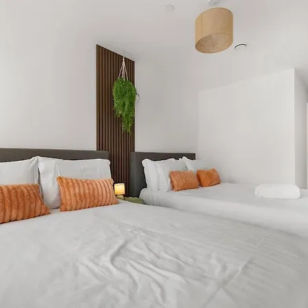 Heart Of Retreat, 2br Near Shambles, Free Parking & Gym, Centre * York