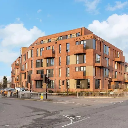 Heart Of Retreat, 2br Near Shambles, Free Parking & Gym, Centre *