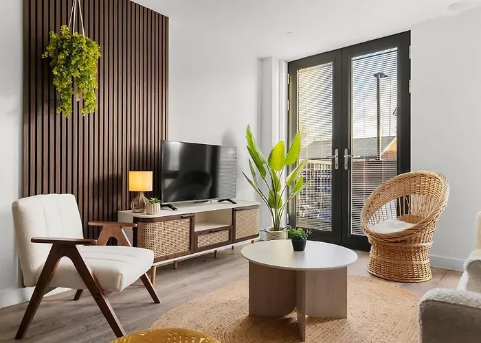 Heart Of Retreat, 2br Near Shambles, Free Parking & Gym, Centre Appartamento