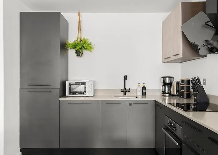 Heart Of Retreat, 2br Near Shambles, Free Parking & Gym, Centre Appartamento