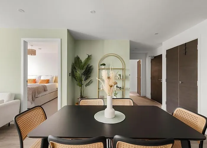 Heart Of Retreat, 2br Near Shambles, Free Parking & Gym, Centre Appartamento York