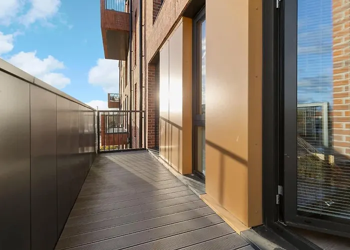 Heart Of Retreat, 2br Near Shambles, Free Parking & Gym, Centre Apartament *